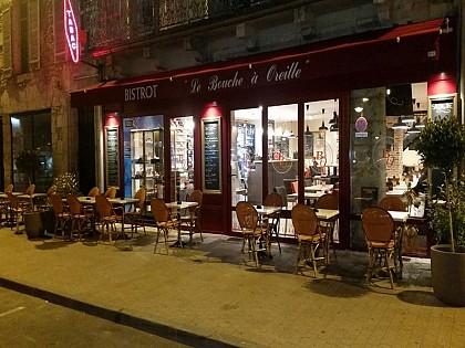 Le Bouche à Oreille