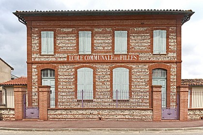 Ecole de musique - maison en galets et briques