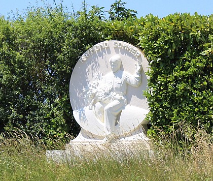 Stèle Raymond Sommer