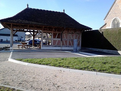 Aire de service et de stationnement pour les campings-cars