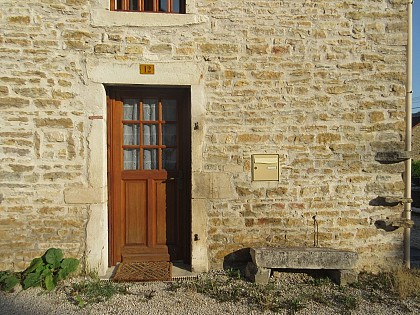 Au n° 12 de la Montée des Sources