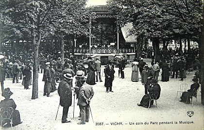 Kiosque à musique du parc des Bourins