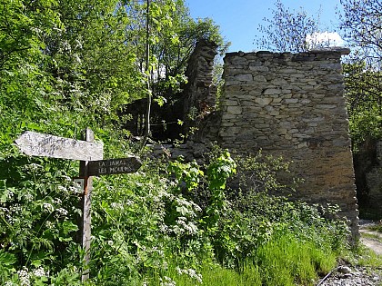 Le Hameau de Montcharvet