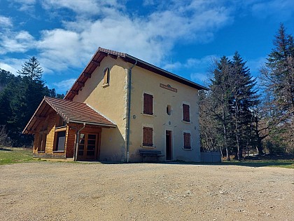 La Lèbe forest lodge