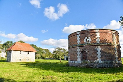 Hameau d’Herbouville, Manéglise