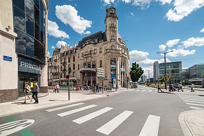 LES MAGASINS RÉUNIS 1925