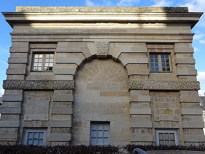 Ancien réservoir des carrés Saint-Louis