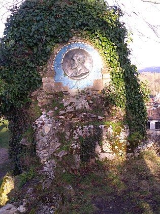 Médaillon d'Adolphe de Dion