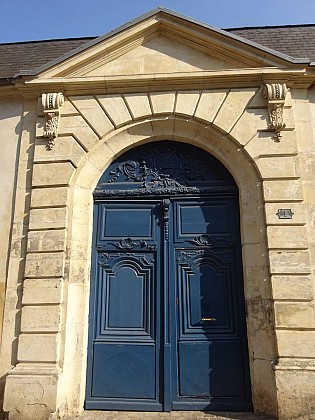 Hôtel Mornay (1 rue Baudin)