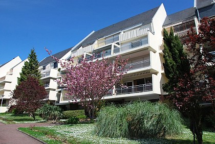 STUDIO SITUE EN RESIDENCE CALME A PROXIMITE DU VIEUX PORT