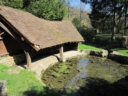 Droué-sur-Drouette, lavoir du Hariat