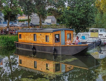 Gîte fluvial en toue cabanée "La Laïta"