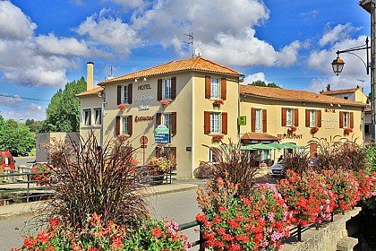 Hôtel du Cheval Blanc et Clovis