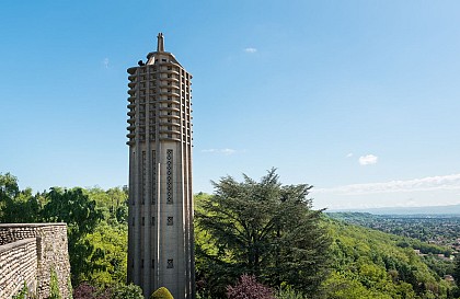 Le Carillon du Mas Rillier et son campanile, un accord parfait