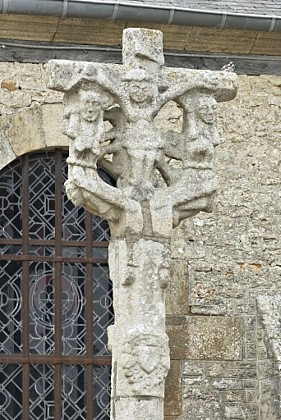 Eglise et son calvaire