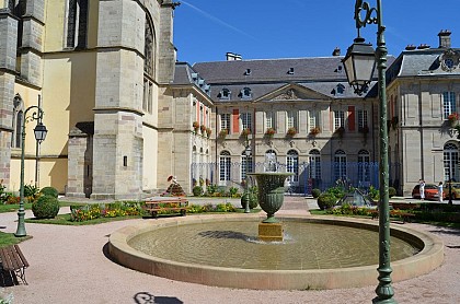 La fontaine de la place de Mesdames