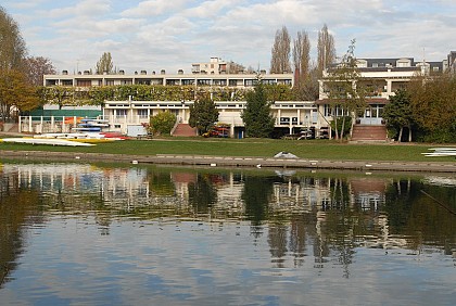 Plage de Champigny; Base nautique