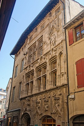 House of heads
