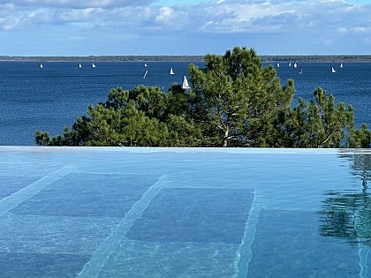 Villa avec piscine et vue sur le lac