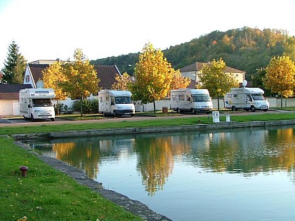 AIRE DE SERVICES ET DE STATIONNEMENT