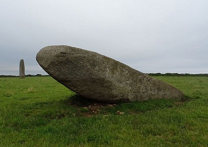 Les menhirs de Kergadiou