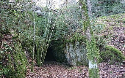 Grotte de la sorcière (abri des Usclades n°2)