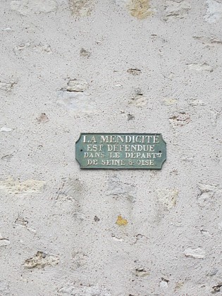Rennemoulin, plaque d'interdiction de la mendicité