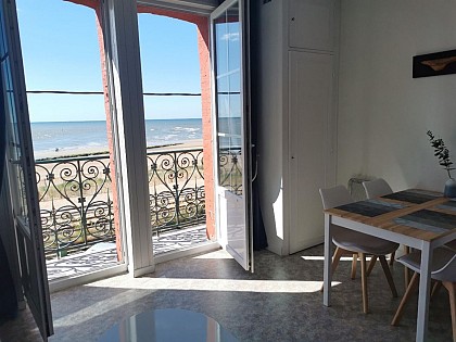 Grand studio face à la mer