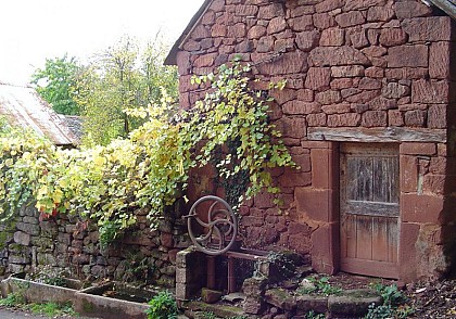 Maisons en grès rouge