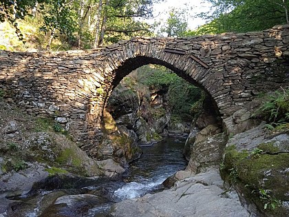 Le Pont de mesclon (accès au pont interdit)