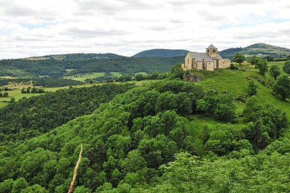 Eglise perchée à Dauzat-sur-Vodable