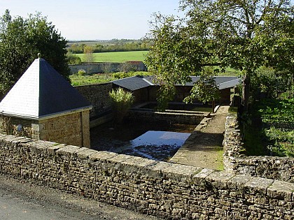 Lavoir et fontaine de Sigournais