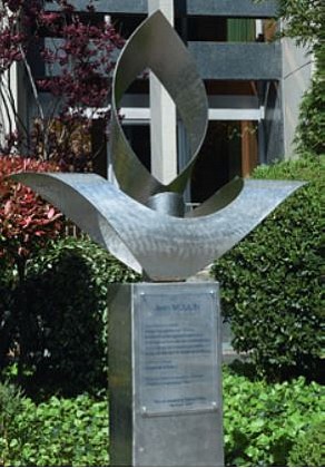 Sculpture "Hommage à Jean Moulin" de Toros