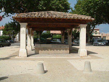 Lavoir couvert