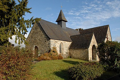 Eglise de Sainte-Brigitte et la fontaine du bas du bourg