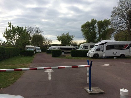 Aire de stationnement et de services