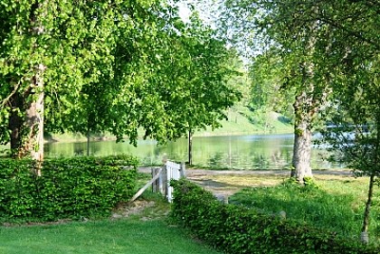 Aire de camping-car > Camping Le Lac des Charmilles