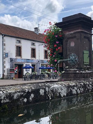 Café des 3 fontaines, épicerie