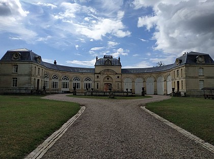 Gîte grand confort  (modulable) dans les écuries du château
