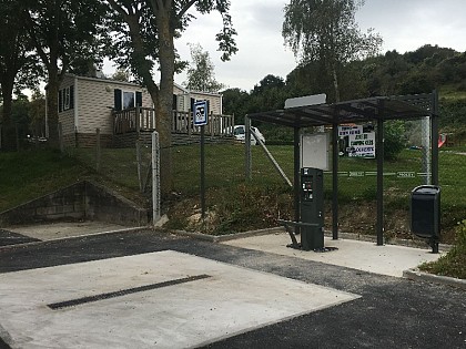 Aire de service à proximité du Camping Le Mont Joli-Bois