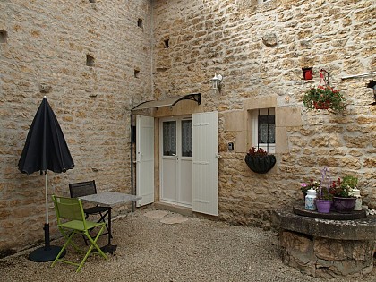 Le Bois de l'église "The Stables"