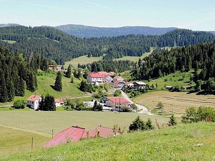 Vue sur le village des Moussières