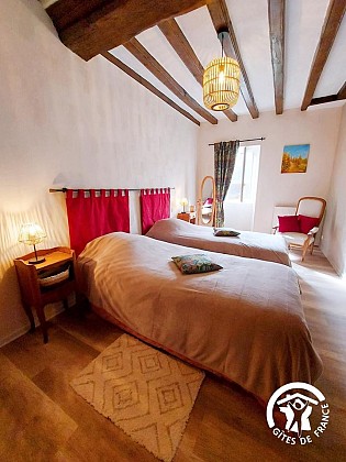 LA PORTE COCHÈRE, 2 CHAMBRES JUSQU'À 4 PERSONNES