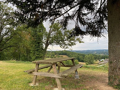 Aire de pique-nique à St-Silvain-Bellegarde