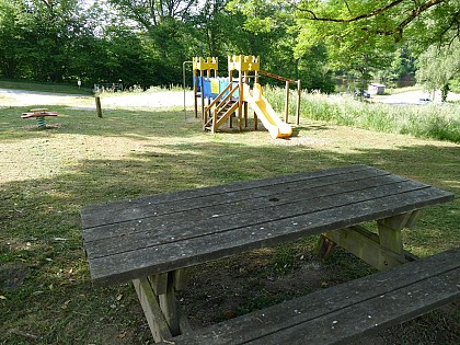 Etang de Jarmenet : Aire de pique-nique et de jeux