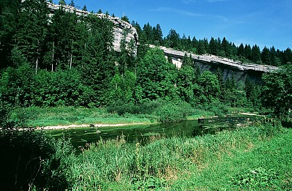 Le Défilé d'Entre-Roches et la grotte du Trésor