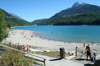 Sautet lake's beach