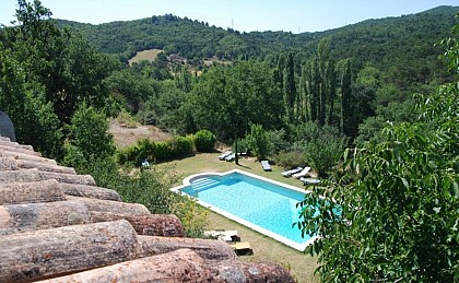 Le Relais d'Elle : charme d'une ferme du 19e au cœur des collines, près de Forcalquier