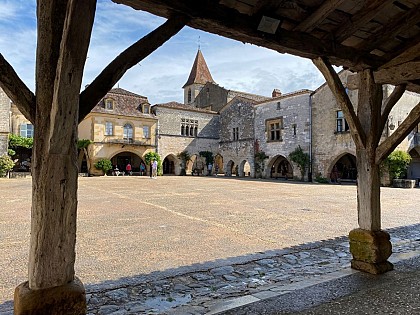 La place et sa halle