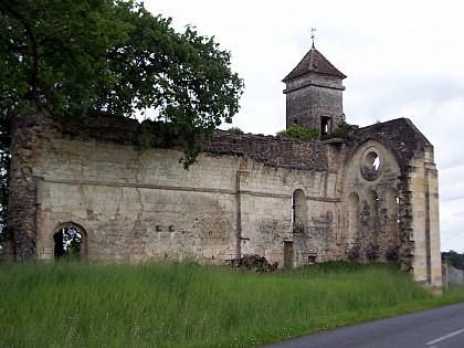 Ruines de l'église de Montarouch commune de Targon